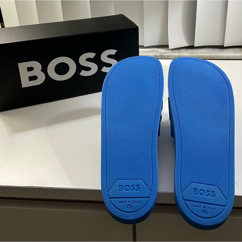 Hugo BOSS Slides - Picture 2 of 3